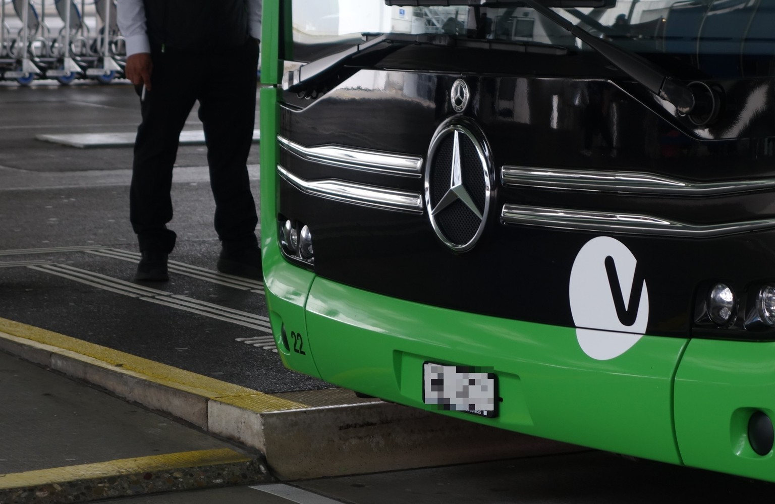 Der Schweiz gehen je länger je mehr ihre Busfahrenden aus. Trotzdem verschlechtern sich die Arbeitsbedingungen eher, als dass sie sich verbessern. Weil sich niemand für die Buschauffeurinnen und Busch ...