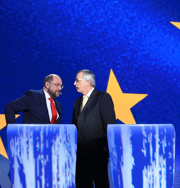 Die Spitzenkandidaten für das EU-Kommissionspräsidium, Martin Schulz (links) und Jean-Claude Juncker im Gespräch.