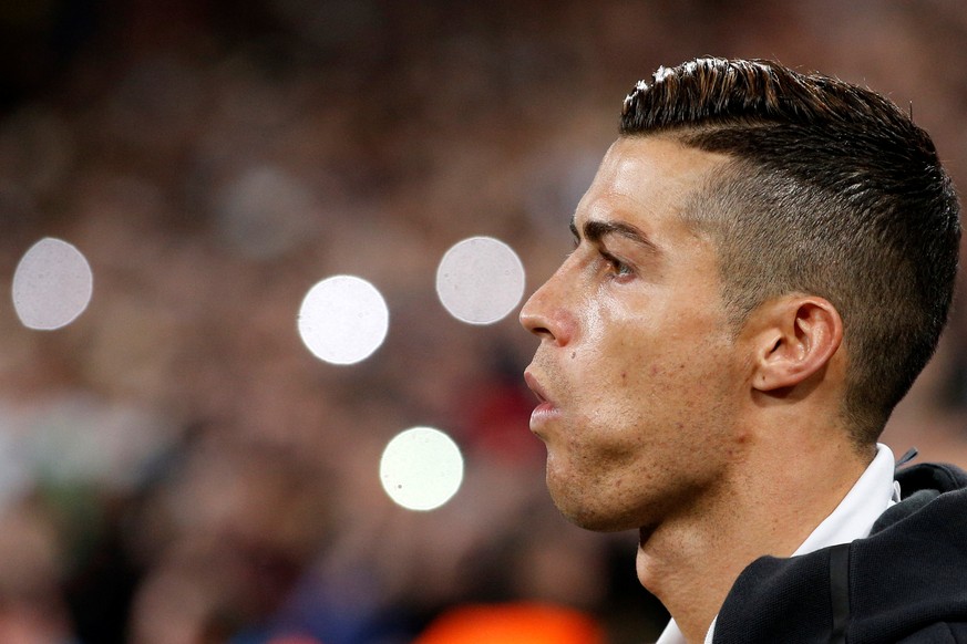 Football Soccer - Real Madrid v Borussia Dortmund - UEFA Champions League - Santiago Bernabeu stadium, Madrid, Spain - 7/12/16 Real Madrid&#039;s Cristiano Ronaldo before match. REUTERS/Juan Medina