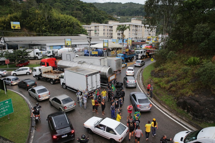 epa10277645 Supporters of Jair Bolsonaro carry out a blockade to protest against the results of the presidential elections, at kilometer 76 of the RJ 116 highway near Nova Friburgo, Brazil, 31 October ...