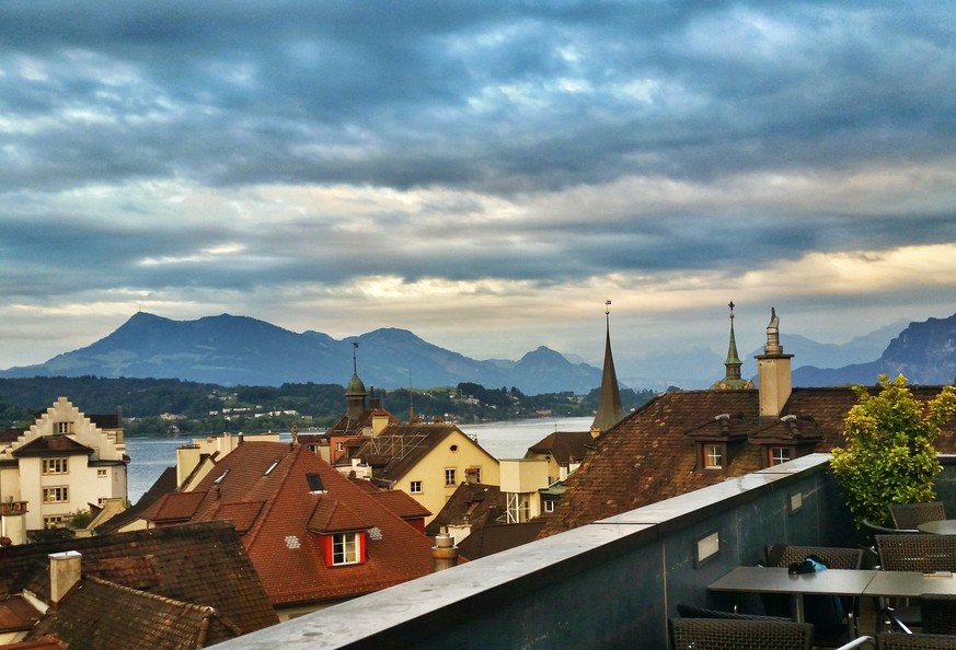 Von der Manor-Dachterasse aus erblickt man ganz Luzern!