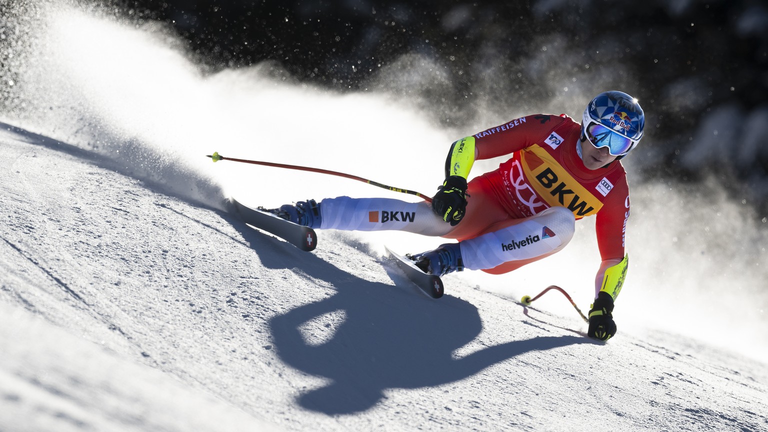 epa11071296 Marco Odermatt of Switzerland in action during the men&#039;s Super-G race at the FIS Alpine Skiing World Cup in Wengen, Switzerland, 12 January 2024. EPA/JEAN-CHRISTOPHE BOTT