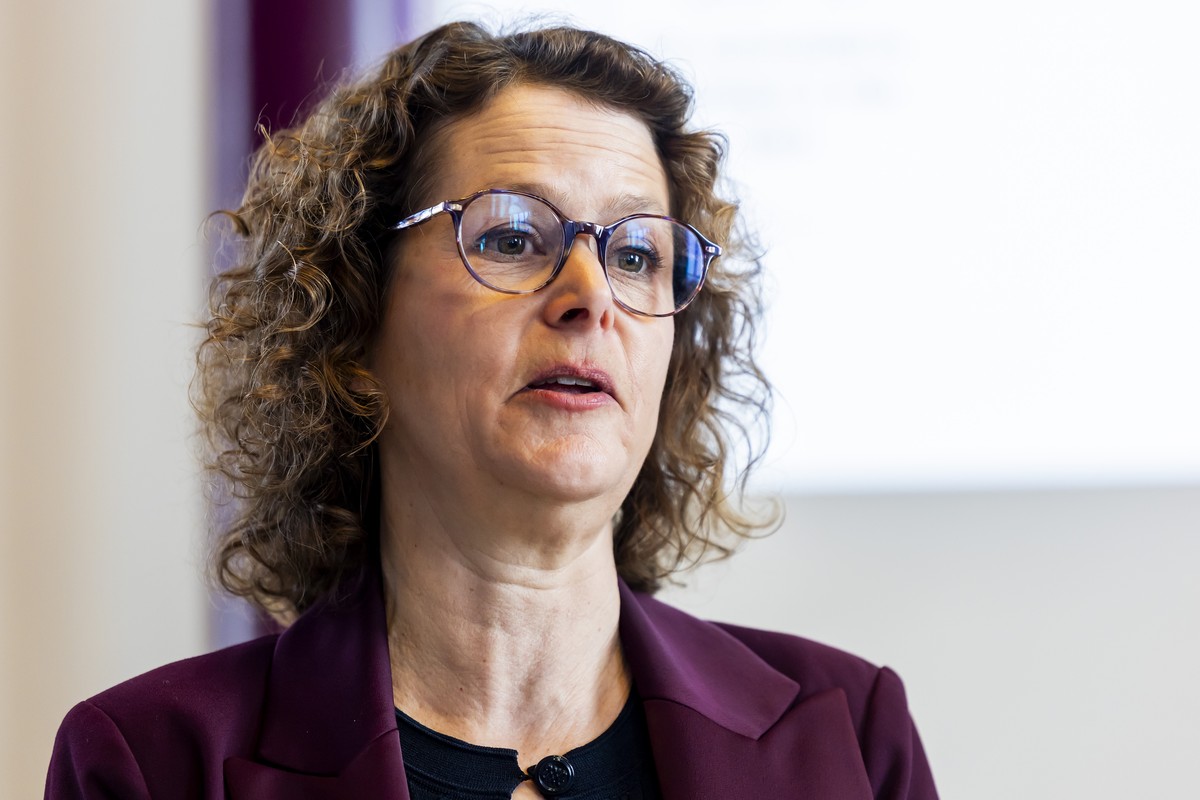La conseillere administrative Joelle Bertossa presente la feuille de route 2025-2030 du departement de la culture et de la transition numerique de la Ville de Geneve, lors d'une conference de pre ...