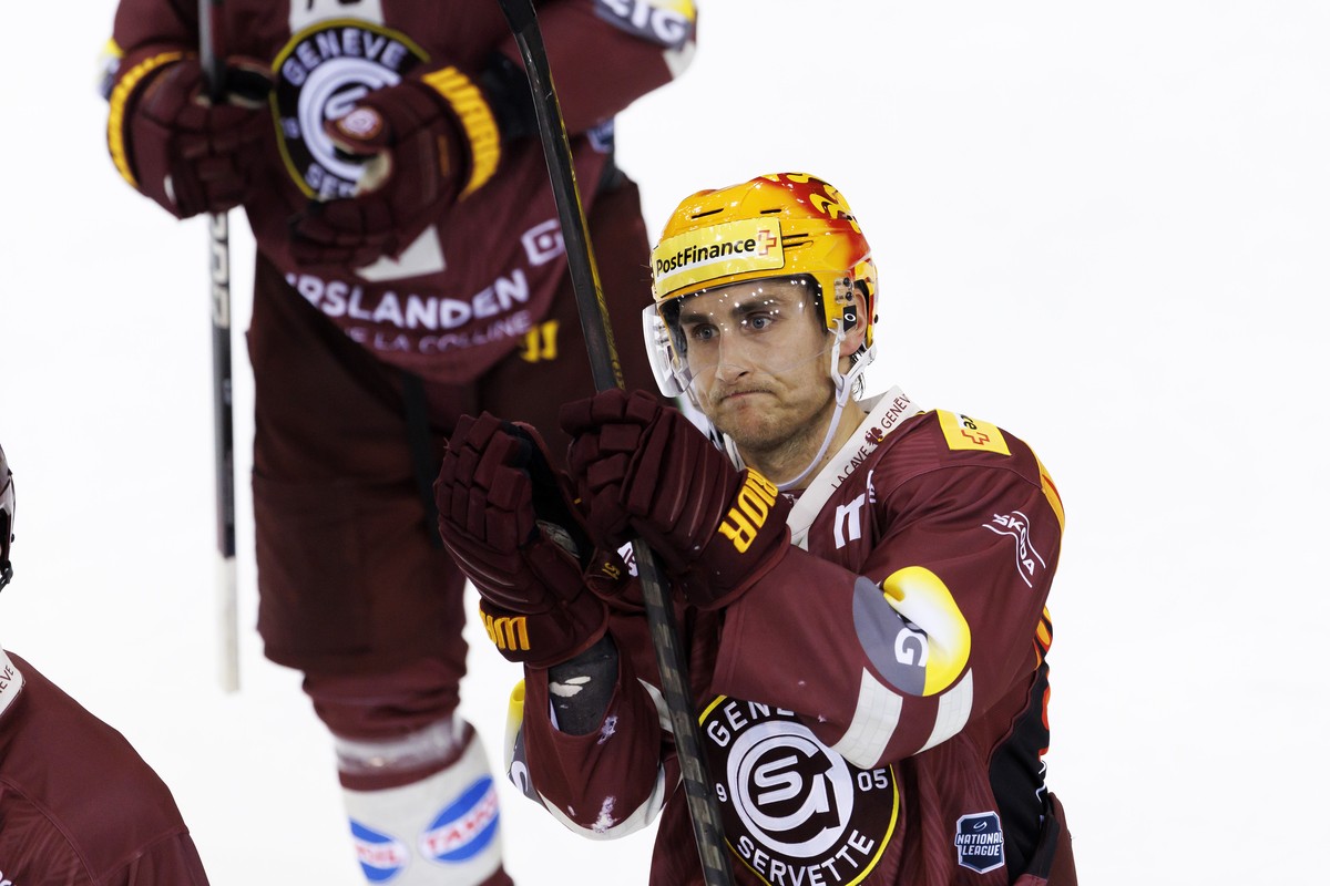 PostFinance Top Scorer Geneve-Servette's forward Valtteri Filppula greets his supporters after beating the team Rapperswil-Jona Lakers, during a National League regular season game of the Swiss C ...