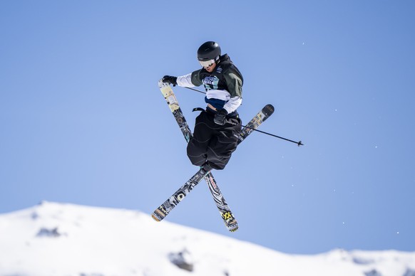 epa12857285 Fabian Boesch of Switzerland in action during the Freeski Slopestyle Worldcup finals on Corvatsch mountain in Silvaplana, Switzerland, 28 March 2026. EPA/MAYK WENDT