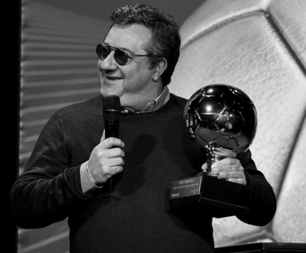 Le décès de Mino Raiola avait déjà été annoncé jeudi après-midi, avant d'être démenti. Y compris par le principal intéressé, sur Twitter. Il est mort ce samedi.