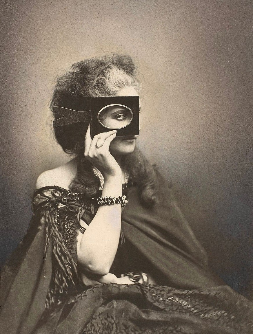 Virginia Elisabetta Luisa Carlotta Antonietta Teresa Maria Oldoïni, auch Nicchia genannt, Contessa di Castiglione. (* 22. März 1837 in Florenz; † 28. November 1899 in Paris), war eine italienische Ade ...
