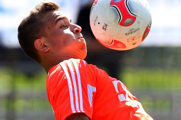 epa03308796 FC Bayern Munich&#039;s Swiss midfielder Xherdan Shaqiri performs during a training session at the Bundesliga club&#039;s training camp in Arco, Italy, 17 July 2012. Bayern Munich players  ...