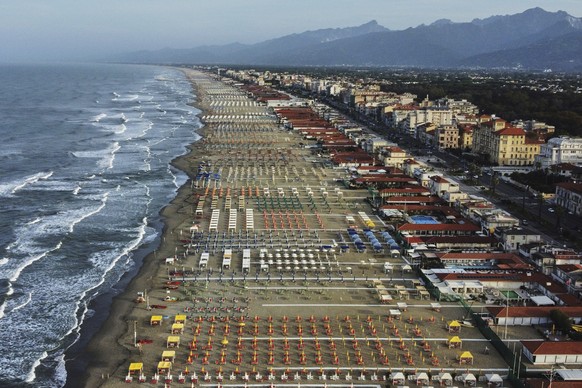 An almost empty beach, after vacations in Italy ended last weekend, in Viareggio, Italy, Wednesday, Sept. 17, 2025. (AP Photo/Michael Probst)
Italy Daily Life
