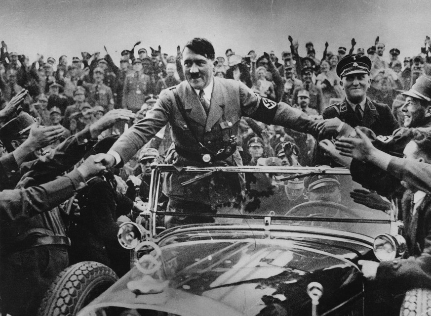 Lieber im Auto als auf dem Kaffeerähmli: Adolf Hitler.