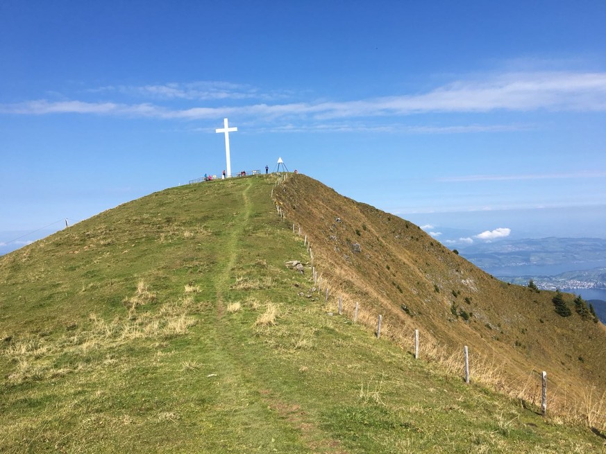Selten so ein grosses Gipfelkreuz gesehen wie auf dem Buochserhorn.