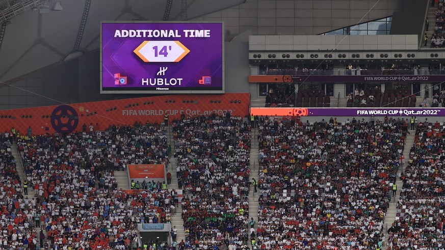 Football - FIFA World Cup, WM, Weltmeisterschaft, Fussball - Group B - England v Iran 21st November 2022 - FIFA World Cup - Group B - England v Iran - A message on the screen says that there is 14 min ...