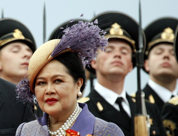 FILE - Queen Mother Sirikit passes by Russian honor guards while arriving in Moscow Vnukovo airport, July 2, 2007. (AP Photo/Misha Japaridze, File)
Thailand Obit-Queen Mother