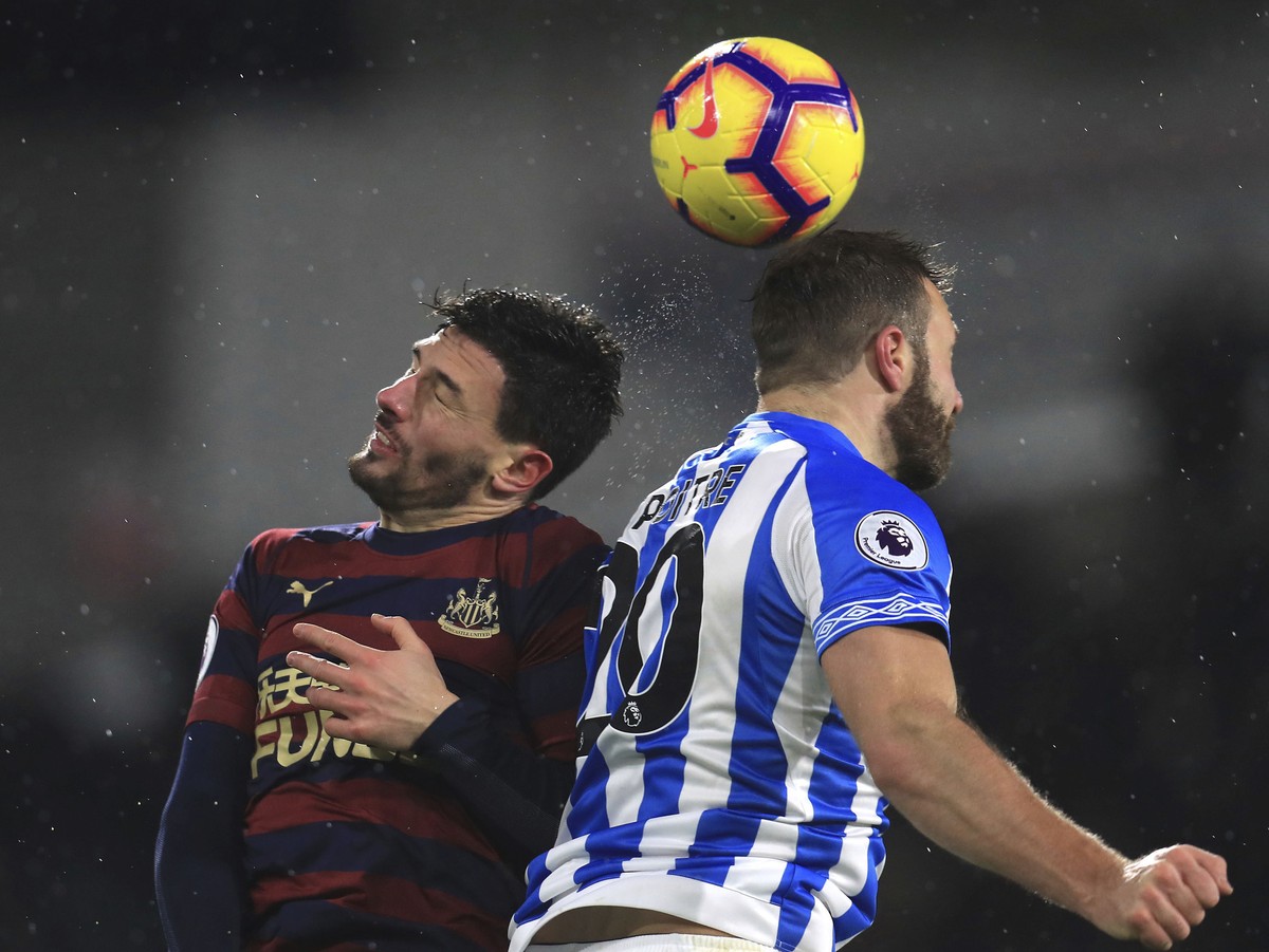 Newcastle United's Fabian Schar,left, and Huddersfield Town's Laurent Depoitre battle for the ball during the English Premier League soccer match between Huddersfield Town and Newcastle at t ...