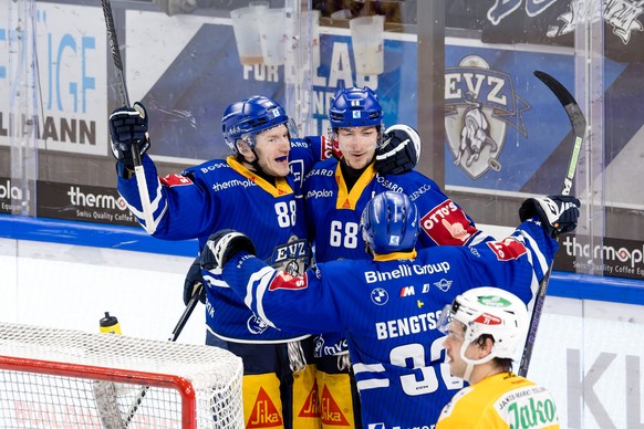 EV Zug's Sven Sentellier, scorer Fabrice Herzog and Lukas Bengtsson, from left, celebrate the decisive goal to make the score 4:3 in the National League ice hockey qualifying match between EV Zug and...