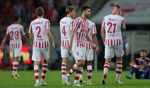 epa10128326 Cologne&#039;s Jonas Hector (C) reacts after losing the UEFA Europa Conference League play-off 1st leg match between 1. FC Koeln and Fehervar FC at Rheinenergiestadion in Cologne, Germany, ...
