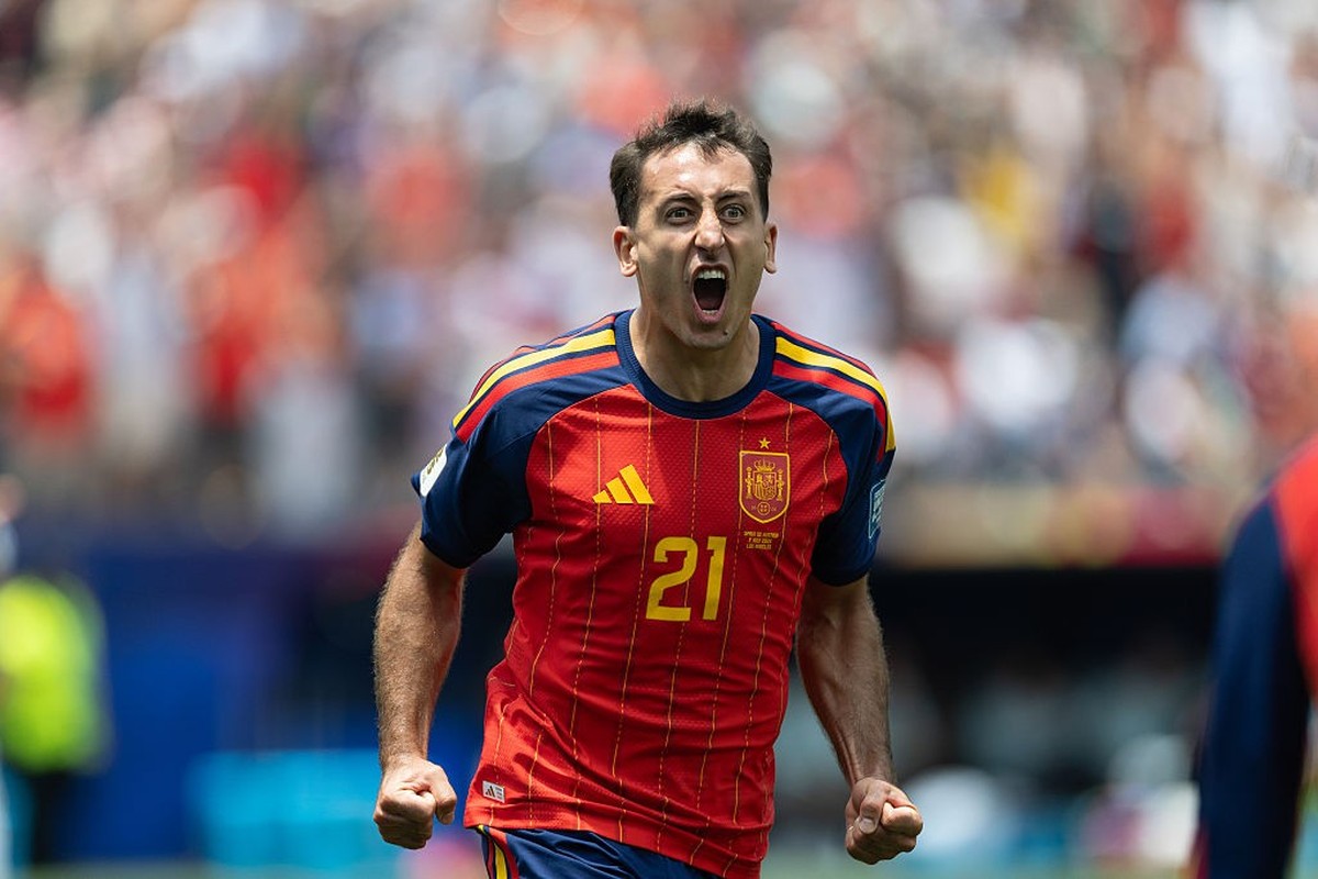 INGLEWOOD, CA - JULY 02: Mikel Oyarzabal #21 of Spain reacts after scoring a goal during the FIFA World Cup 2026 Round of 32 match between Spain and Austria on July 2, 2026 at Los Angeles Stadium in I ...