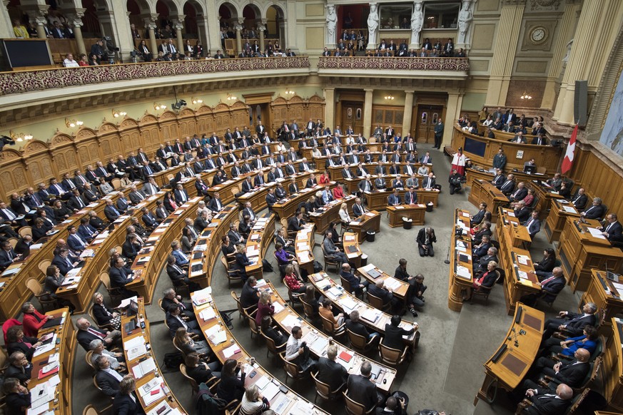 Blick in den Saal des Nationalrats waehrend der Ersatzwahl in den Bundesrat durch die Vereinigte Bundesversammlung, am Mittwoch, 20. September 2017, im Nationalratssaal in Bern. (KEYSTONE/Anthony Anex ...