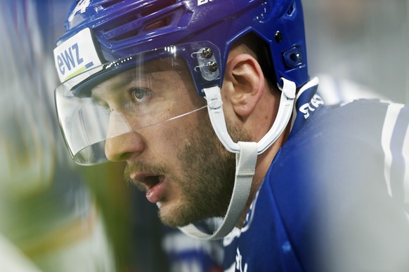 Frust beim Zuercher Christian Marti beim Eishockeyspiel der National League ZSC Lions gegen den EV Zug im Hallenstadion in Zuerich am Samstag, 27. Maerz 2021. (KEYSTONE/Walter Bieri)