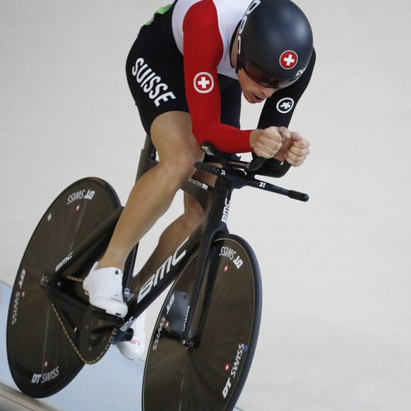 epa05485300 Gael Suter of Switzerland in action during the men&#039;s Omnium Individual Pursuit 2/6 of the Rio 2016 Olympic Games Track Cycling events at the Rio Olympic Velodrome in the Olympic Park  ...
