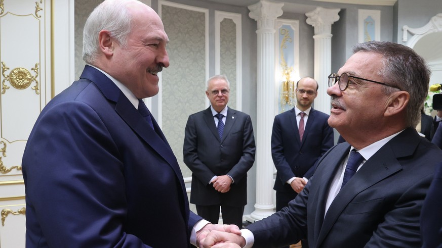 Weissrusslands Präsident Alexander Lukaschenko und IIHF-Präsident René Fasel haben sich vor einer Woche noch getroffen.