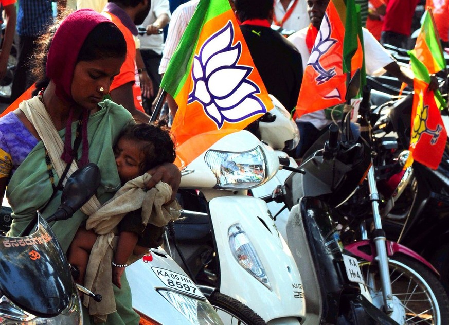 Eine Frau bei einer Demonstration gegen die Bhartiya Janta Partei (BJP) am 15. April in Neu Delhi: Deren Frontmann hatte sich herablassend über Sonia Gandhis Tochter Priyanka geäussert.