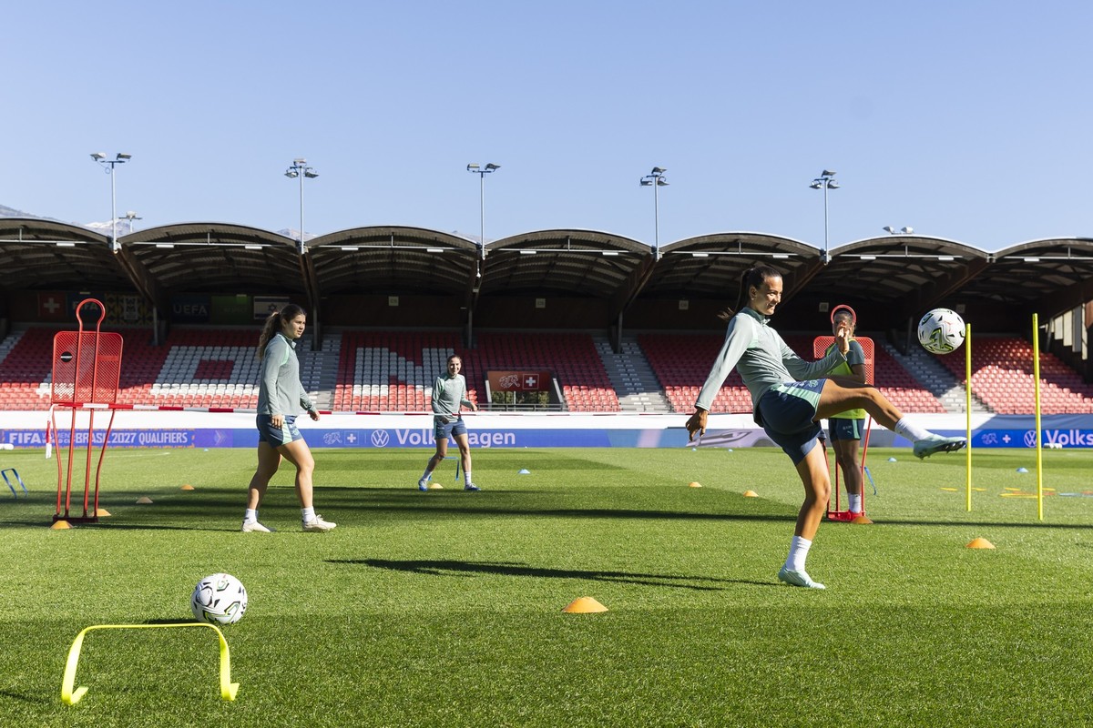 Switzerland's Riola Xhemaili, in action during the training session of team Switzerland ahead of the FIFA Women's World Cup 2027 playoffs between Switzerland and Israel, at Stade de Tourbill ...