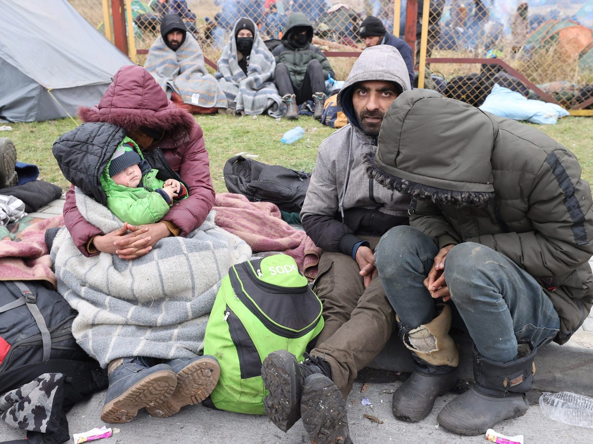 epa09585457 A handout photo made available by Belta news agency shows people at their camp at the Belarusian-Polish border near the Bruzgi-Kuznica checkpoint, in the Grodno region, Belarus, 16 Novembe ...