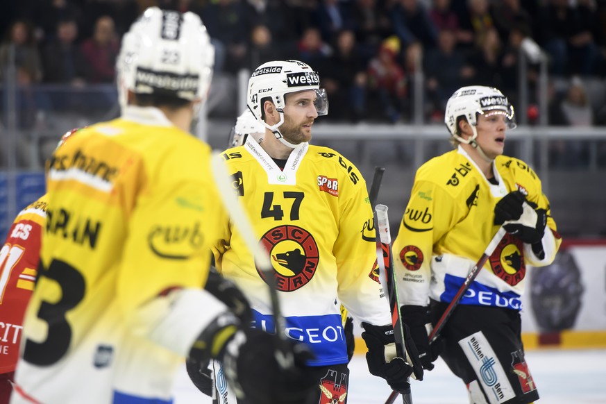 Berns Andrew MacDonald, Mitte, fotografiert beim Eishockey Meisterschaftsspiel der National League zwischen dem EHC Biel und den SC Bern, am Freitag, 25. Oktober 2019, in der Tissot Arena in Biel. (KE ...