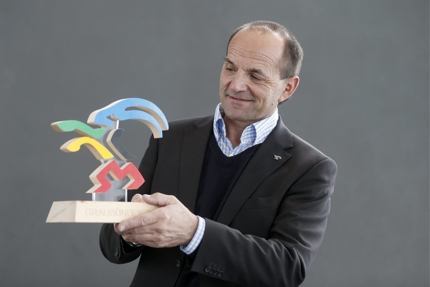 Gian Gilli mit dem Logo der gescheiterten Bündner Olympia-Kandidatur.