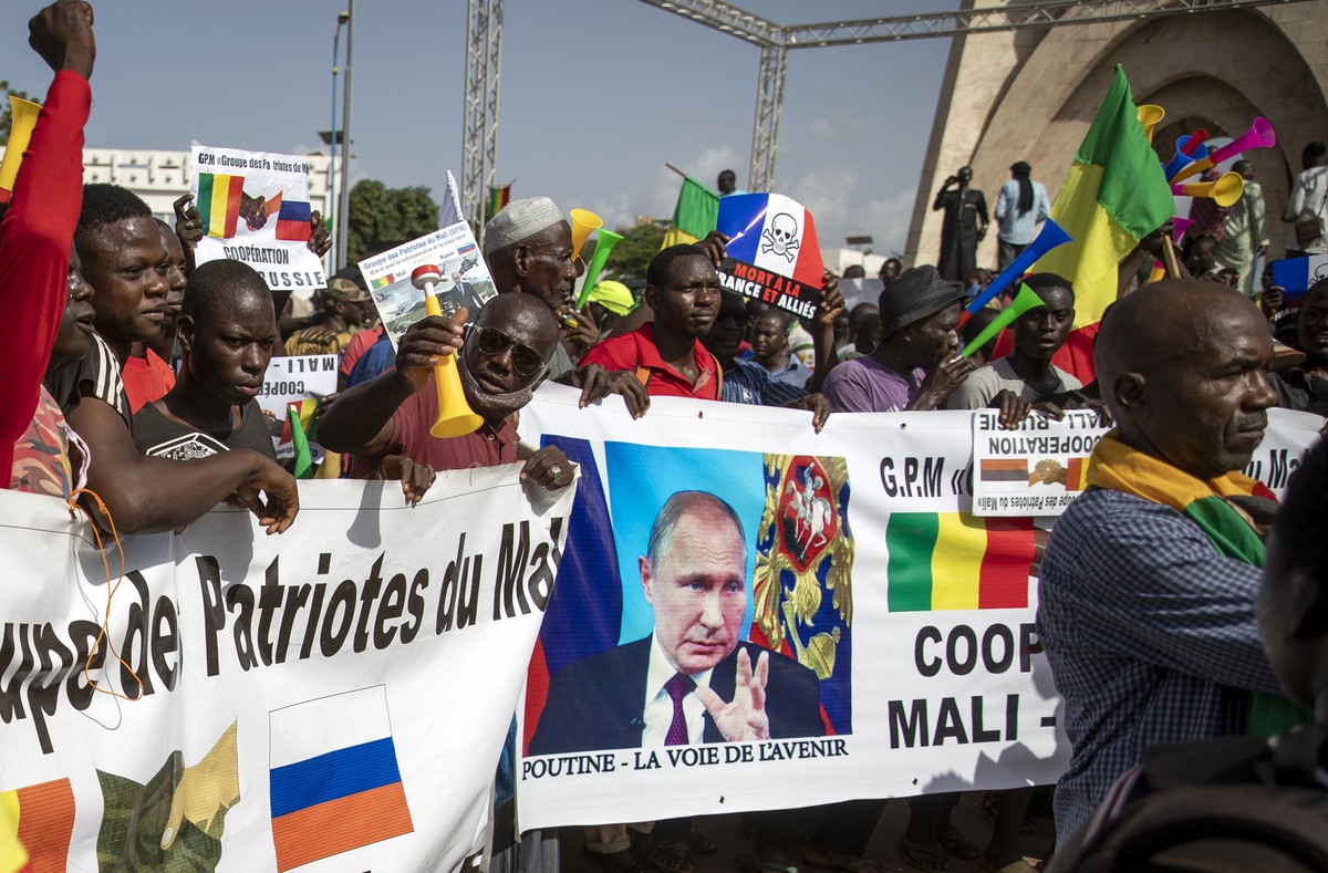 Malians demonstrate against France and in support of Russia on the 60th anniversary of the independence of the Republic of Mali, in Bamako, Mali, on Sept. 22, 2020. Russia's Wagner Group, a priva ...