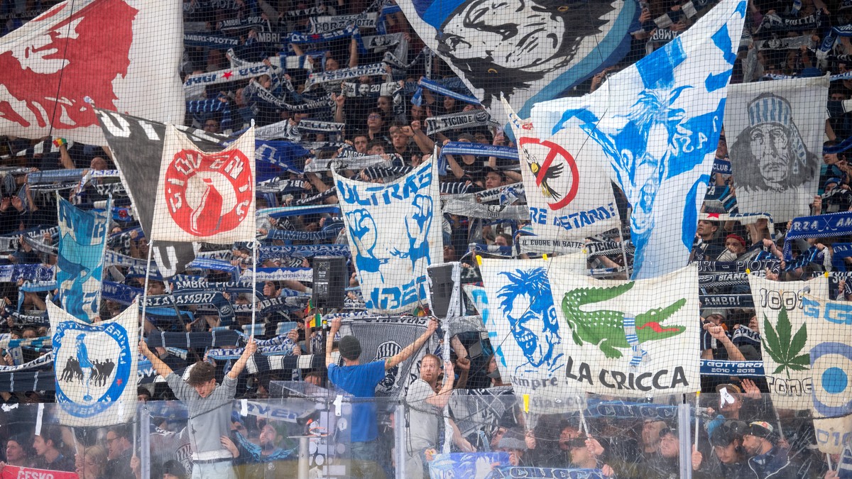 Ambri's fans, at the end of the preliminary round game of National League Swiss Championship 2023/24 between HC Ambri Piotta and Geneva Servette HC at the Gottardo Arena in Ambri, Thursday, Decem ...