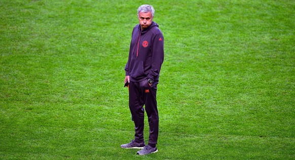 epa05984583 Manchester United&#039;s Portuguese manager Jose Mourinho during his team&#039;s pitch inspection at Friends Arena in Stockholm, Sweden, 23 May 2017. Manchester United will face Ajax Amste ...