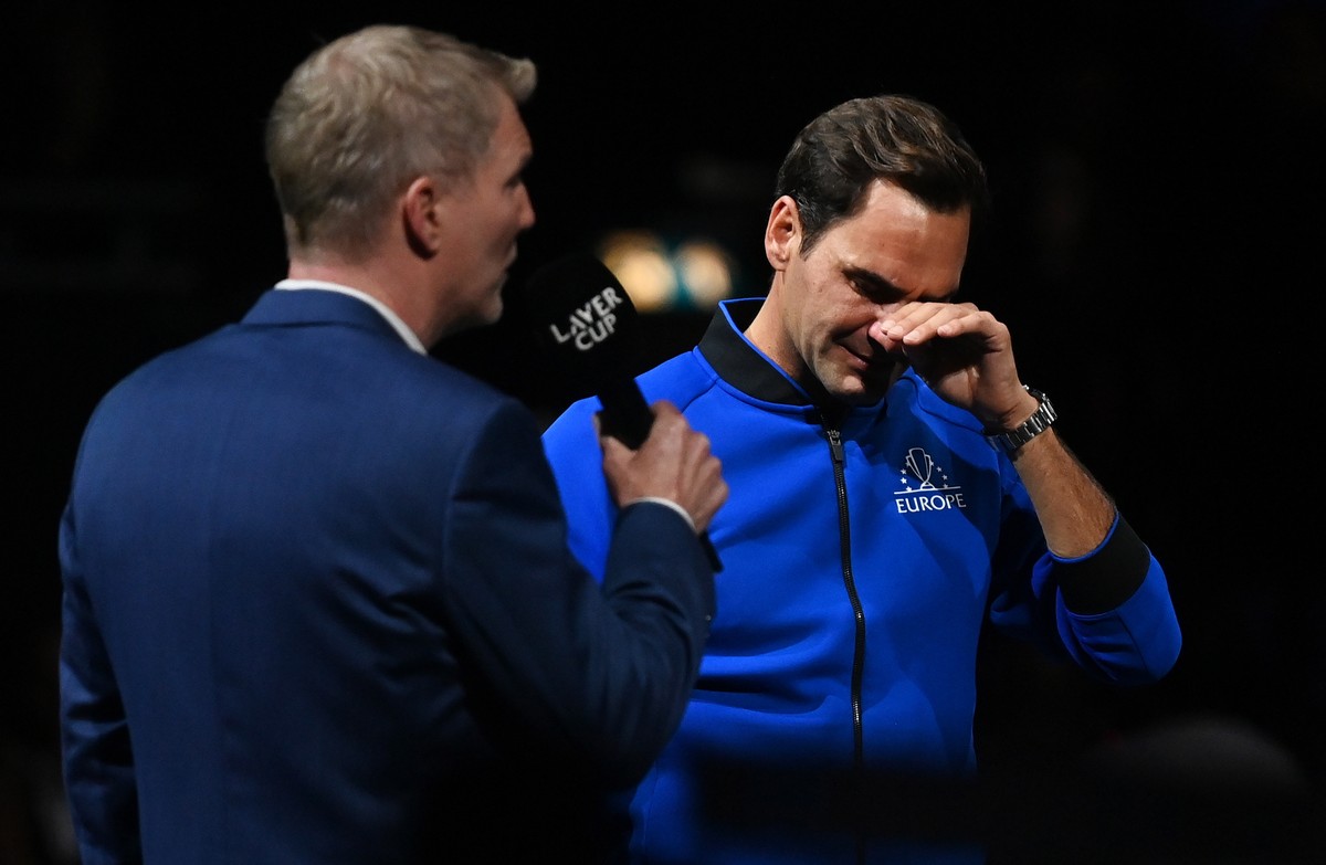 epa10202805 Team Europe player Roger Federer (R) of Switzerland is interviewed on court by Jim Courier after his doubles match with Rafael Nadal of Spain against Team World double Jack Sock of the US  ...