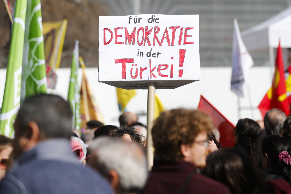 epa05870521 A placard reads; 'For Democracy in Turkey', as protesters march during a demonstration against the Turkish President Recep Tayyip Erdogan, in Bern, Switzerland, 25 March 2017. EP ...