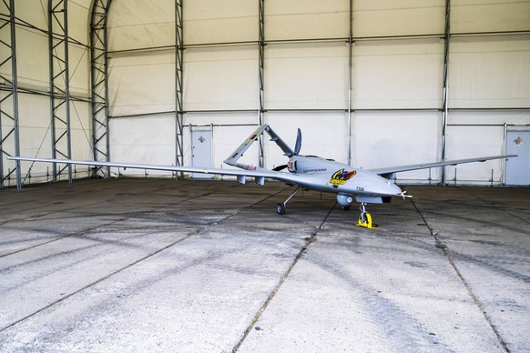 2022-07-06, Siauliai, Lithuania. Crowdfunded Turkey made drone Bayraktar is displayed for public in Siauliai Air force base on Wednesday 6 of July 2022 before delivering it to Ukraine. Siauliai Lithua ...