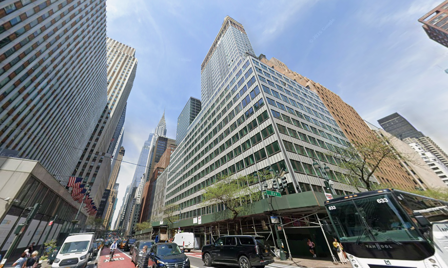 Das Pfizer-Gebäude an der East 42nd Street in New York droht einzustürzen und wurde deshalb evakuiert.