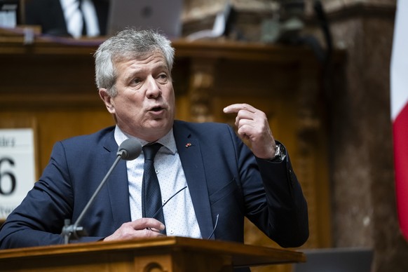 Thomas de Courten, SVP-BL, stellt eine Frage zum Zollgesetz an der Fruehjahrssession der Eidgenoessischen Raete, am Mittwoch, 6. Maerz 2024 im Nationalrat in Bern. (KEYSTONE/Alessandro della Valle)