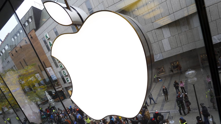 FILE-In this Sept. 25, 2015 file photo people wait in front of the Apple store in Munich, Germany. IDFA (Apple