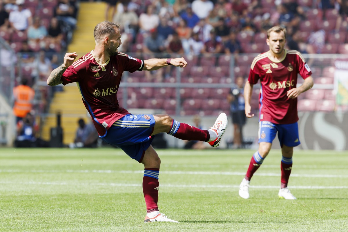 Servette's defender Steve Rouiller in action, during the Super League soccer match of Swiss Championship between Servette FC and BSC Young Boys, at the Stade de Geneve stadium, in Geneva, Switzer ...