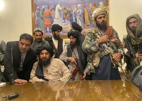 Taliban fighters take control of Afghan presidential palace after the Afghan President Ashraf Ghani fled the country, in Kabul, Afghanistan, Sunday, Aug. 15, 2021. (AP Photo/Zabi Karimi)