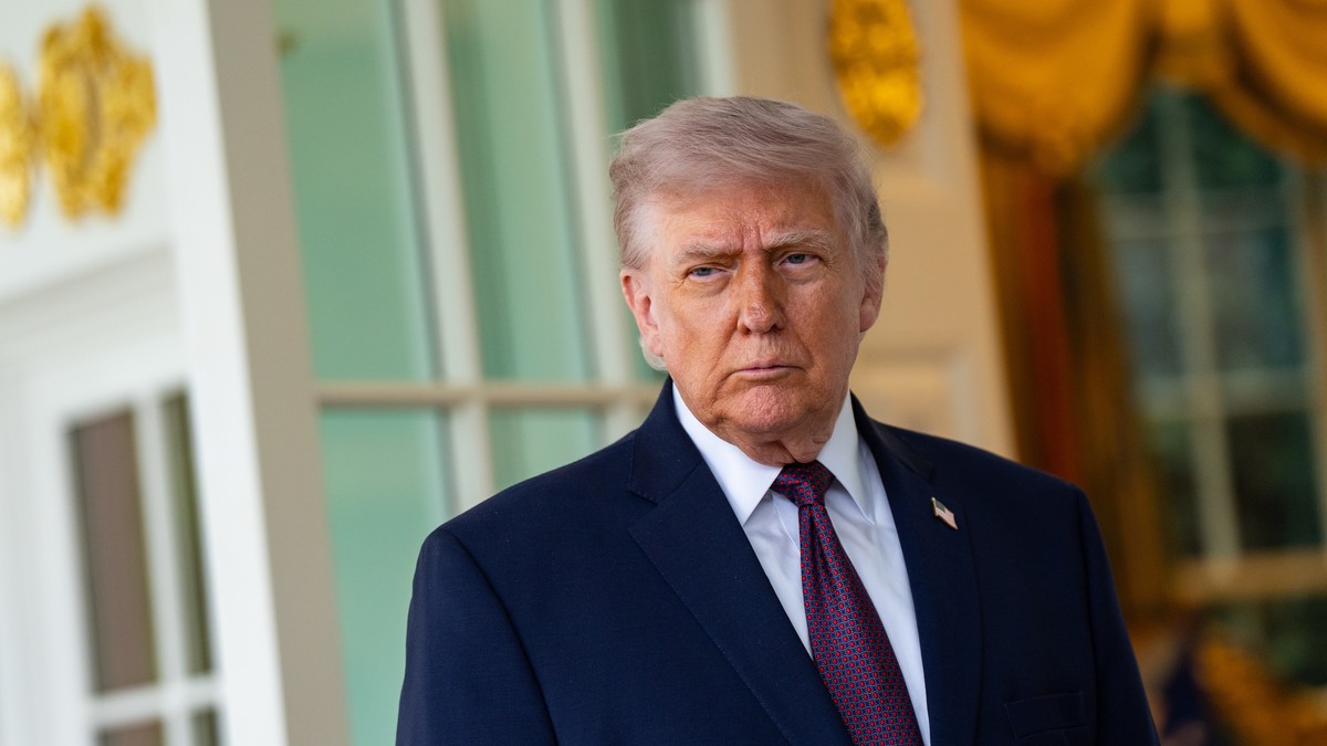 epa12887694 US President Donald Trump speaks to members of the media outside the Oval Office of the White House in Washington, DC, USA, 13 April 2026. EPA/SALWAN GEORGES / POOL
