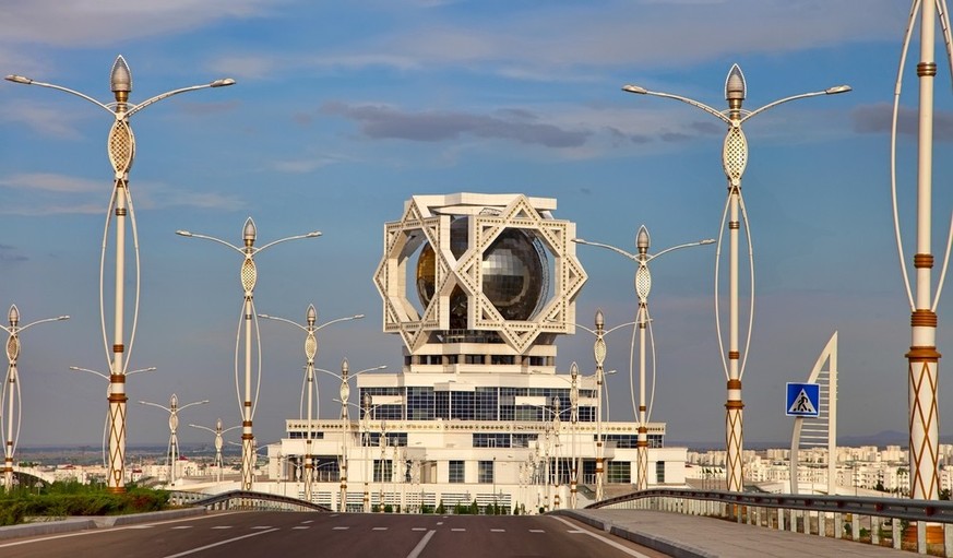 Turkmenistan die besten Bilder aus dem Land, in dem seit 2016 kein Schweizer lebt. Einziger Schweizer watson.ch
ASHGABAT, TURKMENISTAN - May 14, 2019: View of the wedding palace. One of the main moder ...