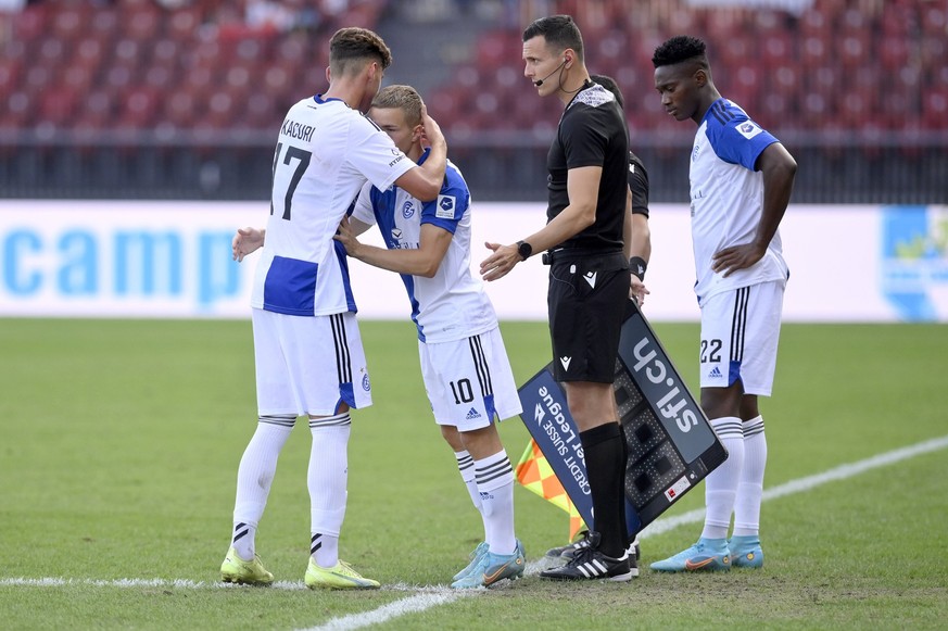 V.l.n.r. Dion Kacuri, Petar Pusic, GC, Vierter Offizieller Alessandro Dudic, Francis Momoh, GC, Grasshopper Club Z�rich - FC Winterthur, Super League, Fussball, 04.09.2022 *** V l n r Dion Kacuri, Pet ...