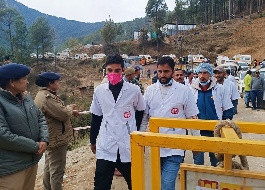 epa10999146 A team of doctors arrives for treatment of the first people rescued from a tunnel on the Brahmakal Yamunotri National Highway in Uttarkashi, India, 28 November 2023. Uttarakhand Chief Mini ...