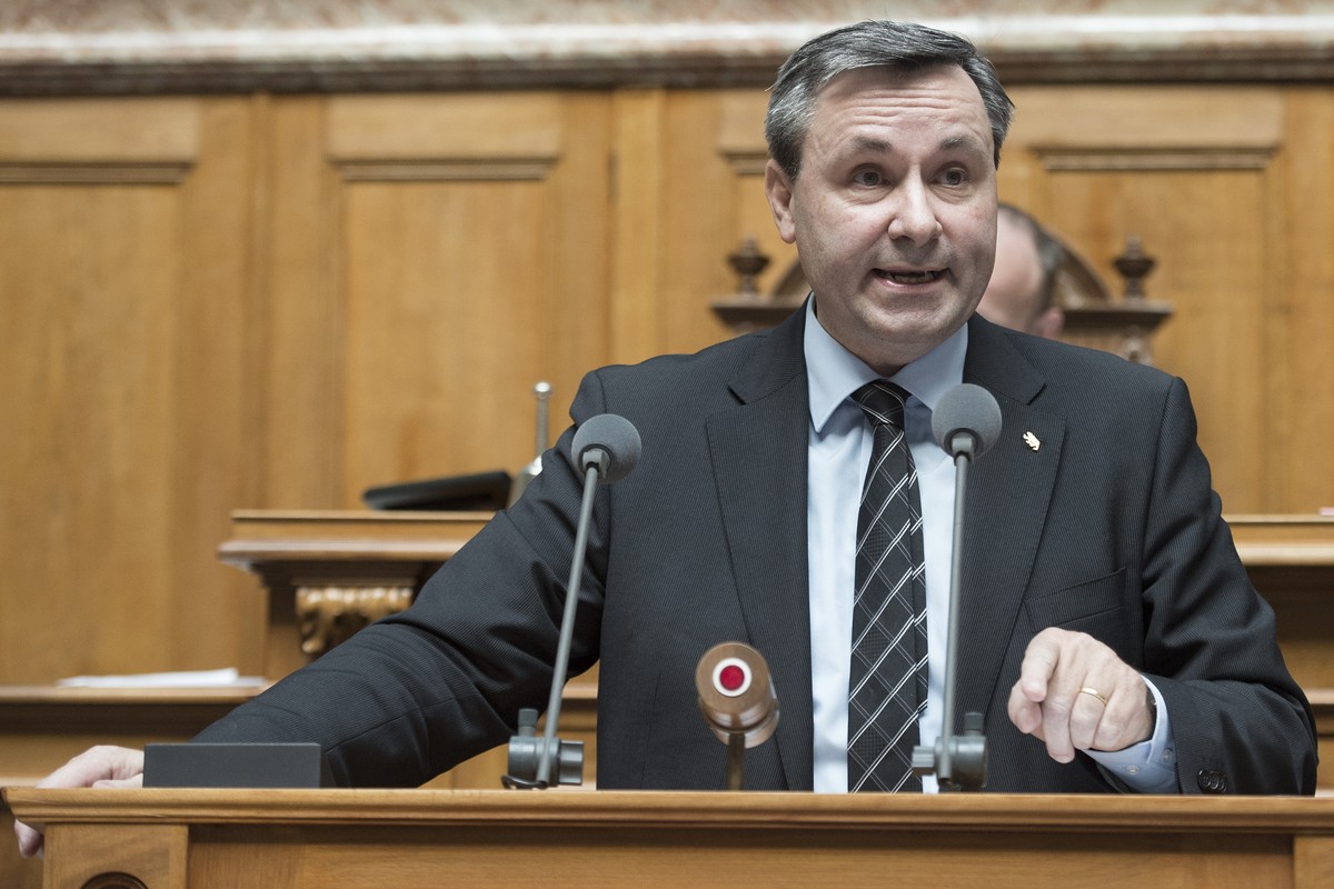 Werner Salzmann (SVP/BE) aeussert sich zur Volksinitiative "Ernaehrungssicherheit", am Mittwoch, 9. Maerz 2016, im Nationalrat in Bern. (KEYSTONE/Lukas Lehmann)