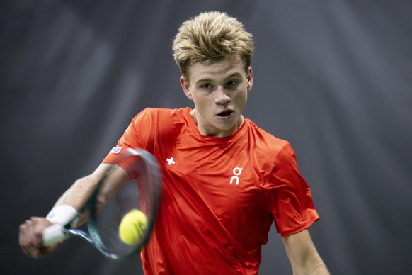 epa12373516 Switzerland&#039;s Henry Bernet in action against India&#039;s Sumit Nagal during the third single match of the Davis Cup World Group I round between Switzerland and India at the Swiss Ten ...