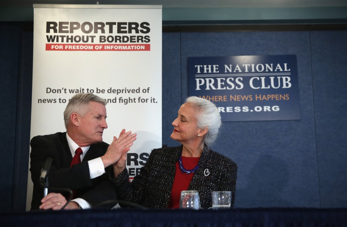 Deborah Tice und ihr Ehemann Marc während einer Pressekonferenz mit der Organisation «Reporter ohne Grenzen» in Washington.&nbsp;