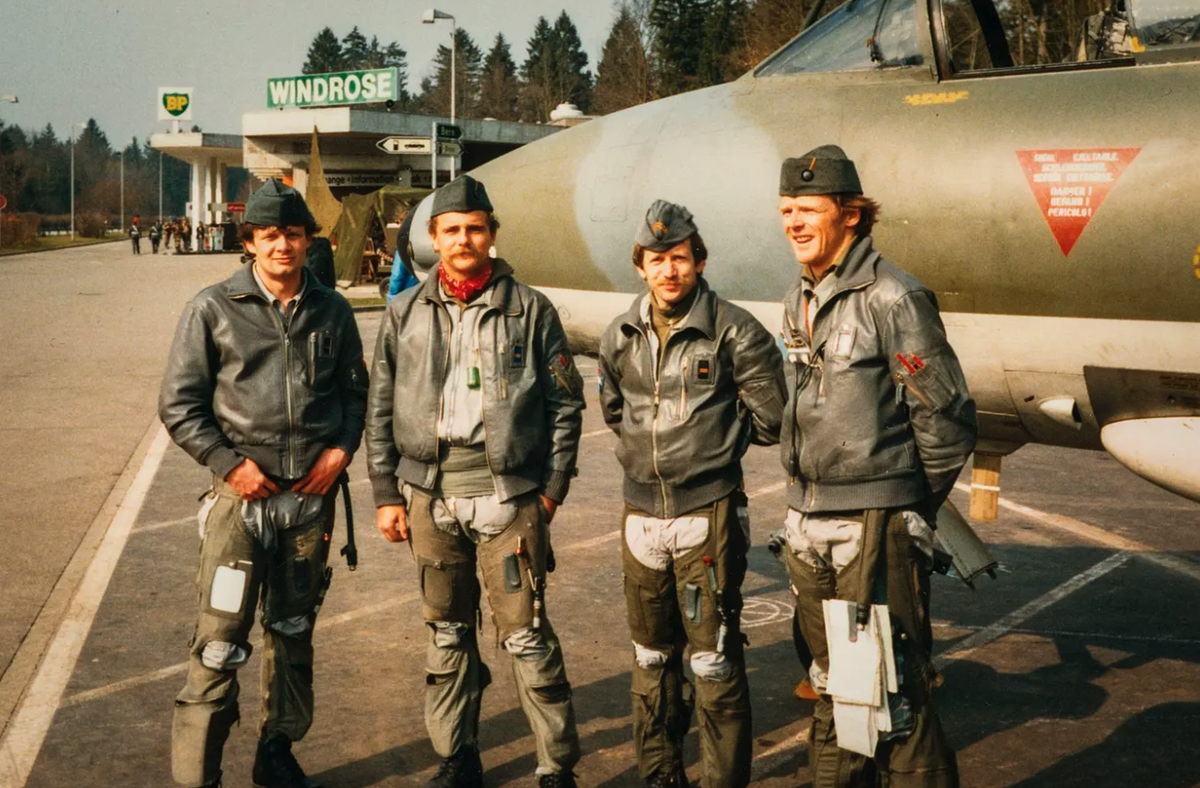 Des avions de combat vont atterrir sur l'autoroute en Suisse: un ancien pilote raconte