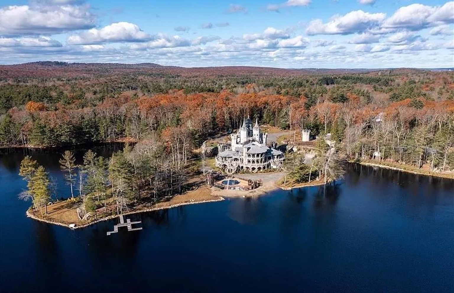 Crazy Castle für 60 millionen in Connecticut USA https://www.zillow.com/homedetails/450-Brickyard-Rd-Woodstock-CT-06281/58124274_zpid/?